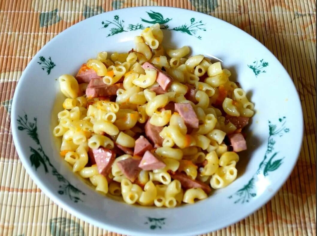 Макароны с сыром и колбасой фото Как советские хозяйки готовили вкусные блюда "из топора": Идеи экономии, которые