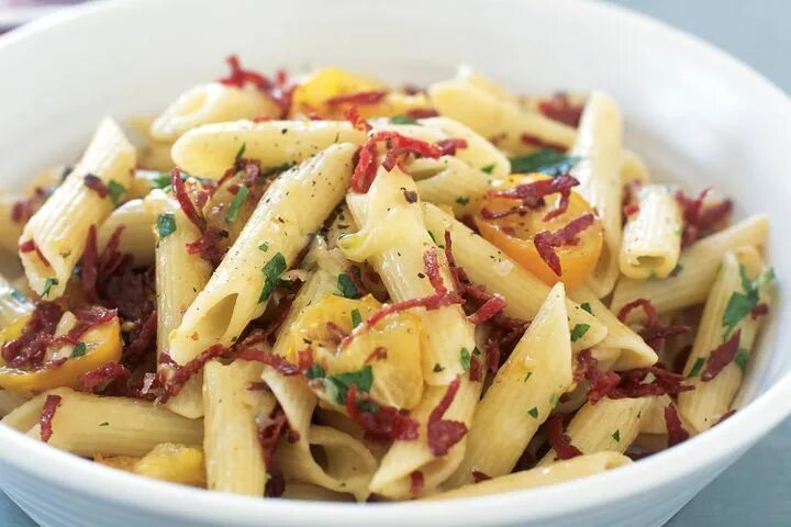 Макароны с сыром и колбасой фото Crispy salami pasta Recipe Salami pasta, Salami recipes, Pasta dishes