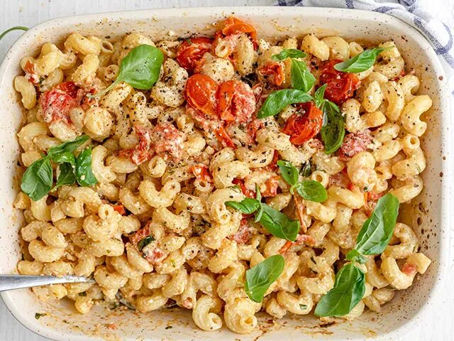 Макароны с сыром и помидорами фото Try this feta pasta hack that's gone viral on TikTok - Goodhomes Magazine : Good