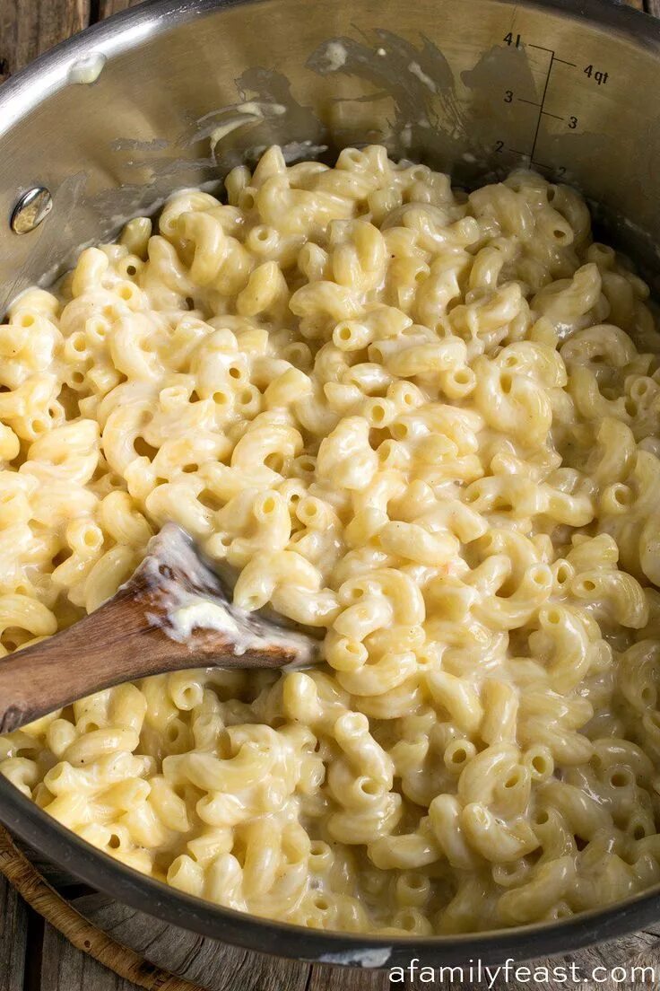 Макароны с сыром на сковороде фото This Stovetop Macaroni & Cheese is easy, creamy and delicious! Make this classic