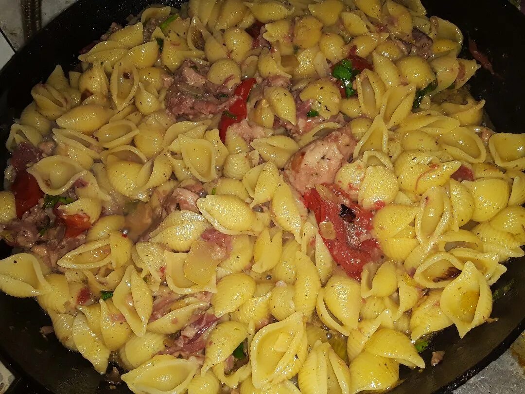 Макароны с тушенкой на сковороде фото Макароны с тушенкой по-деревенски оригинально