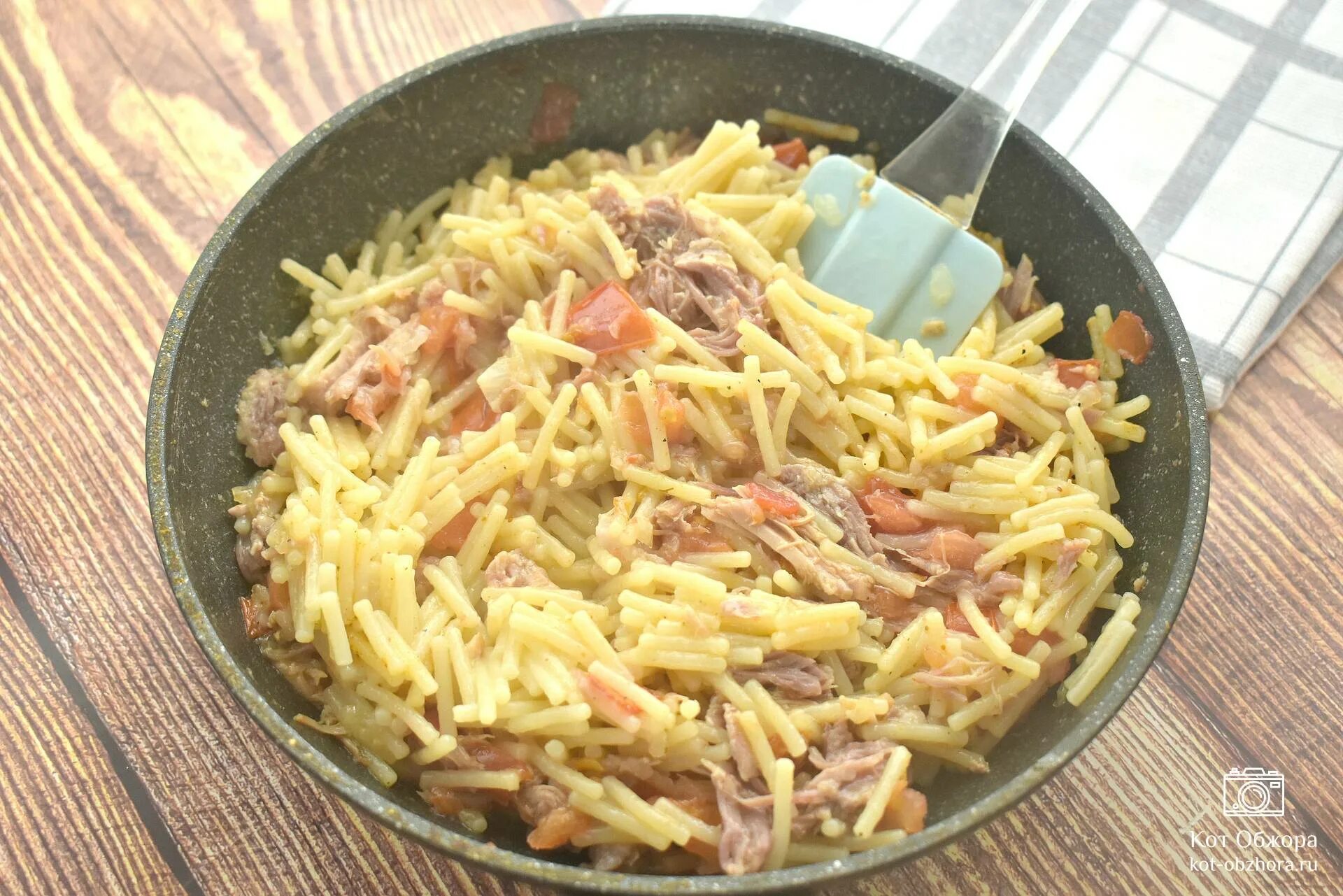 Макароны с тушенкой на сковороде фото Макароны с тушенкой рецепт пошагово - CoffeePapa.ru