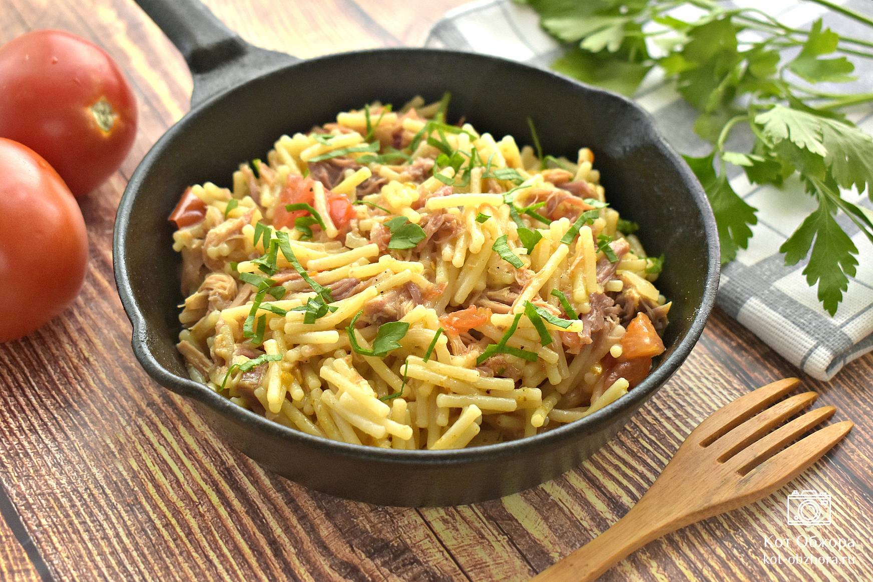 Макароны с тушенкой на сковороде фото Вермишель с тушёнкой и помидорами - пошаговый рецепт с фото