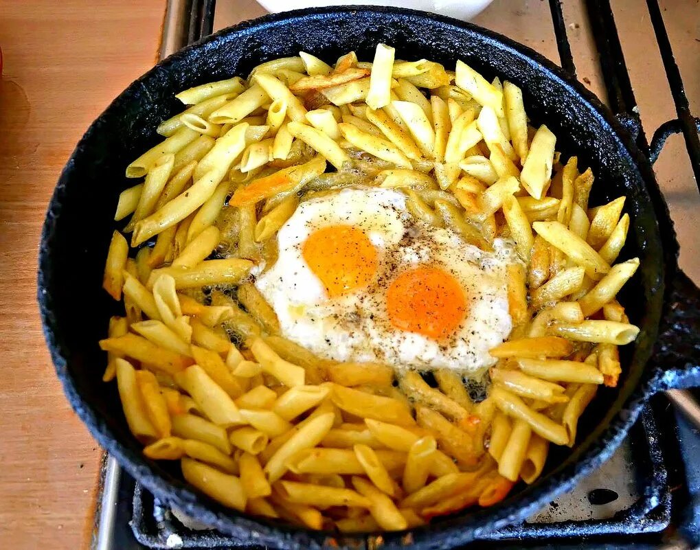 Макароны с яйцом на сковороде фото Омлет с макаронами на сковороде фото - Тоши Суши