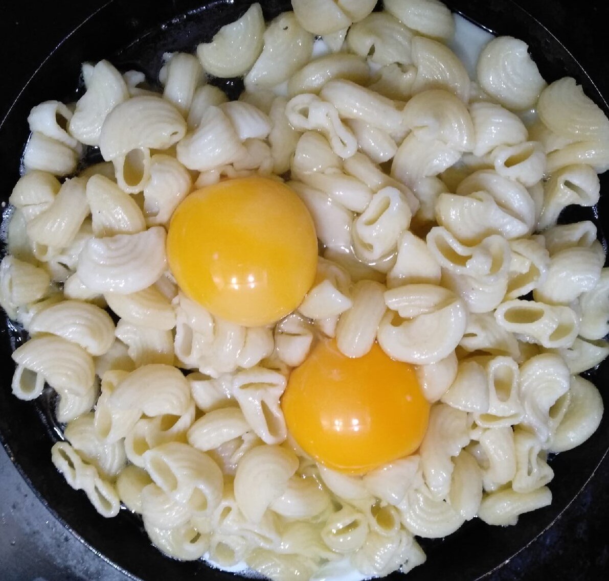 Макароны с яйцом на сковороде фото Макароны и яйца -это полезно и вкусно Питание для здоровья Дзен