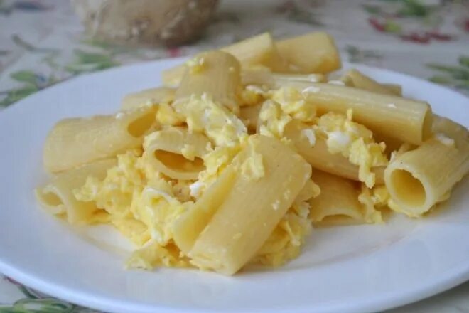 Макароны с яйцом на сковороде фото Макаронная запеканка с кетчупом в мультиварке, рецепт с фото и видео - Вкусо.ру