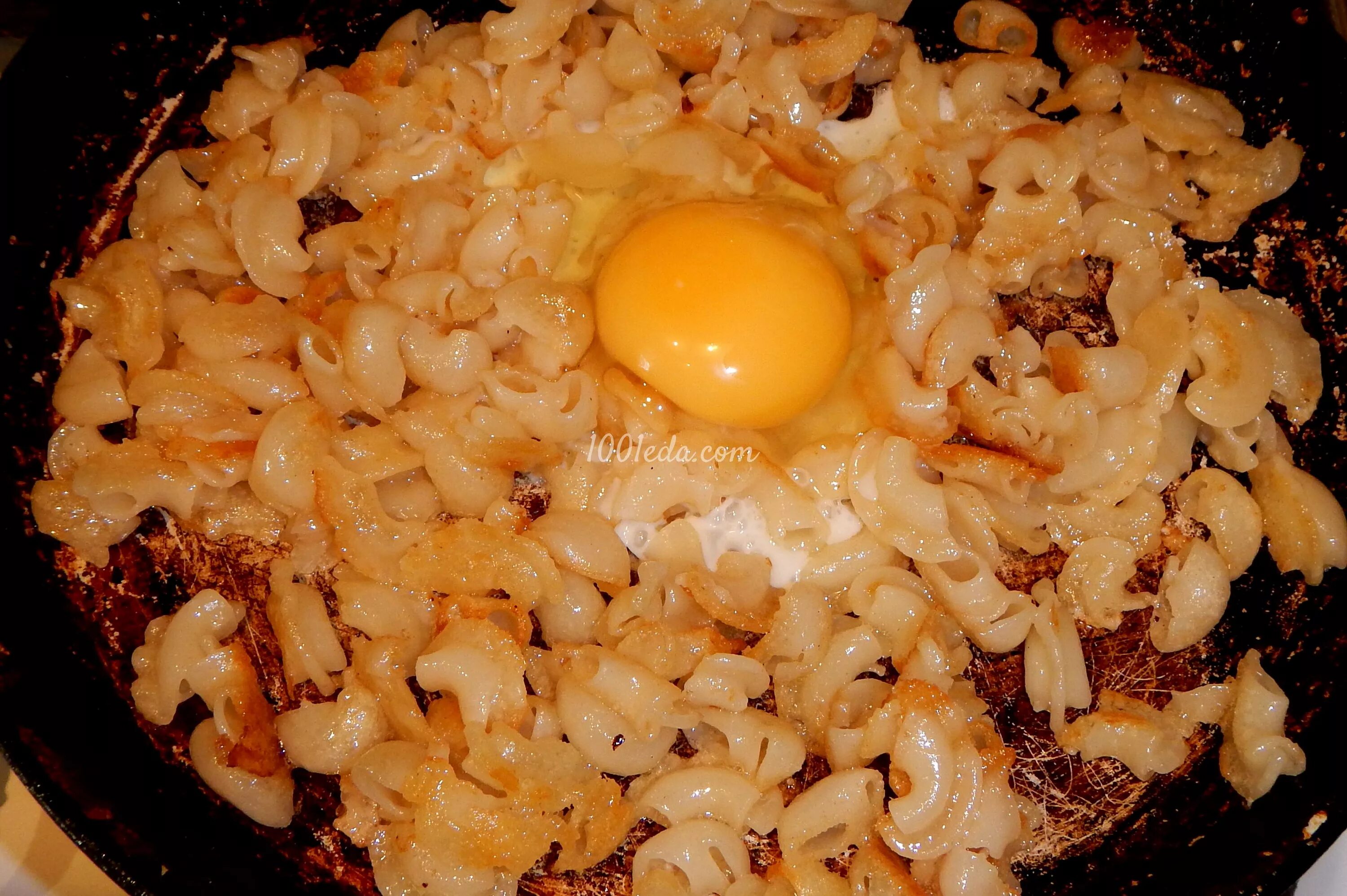 Макароны с яйцом на сковороде фото Макароны, жареные с яйцом - Макароны от 1001 ЕДА