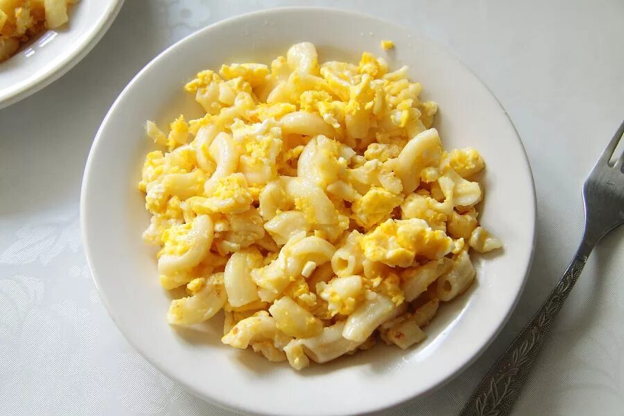 Макароны с яйцом на сковороде фото Макароны с яйцом и сыром - пошаговый рецепт с фото на Повар.ру