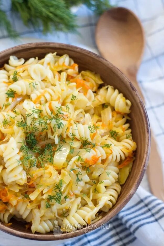 Макароны с жареной капустой рецепт с фото Макароны с квашеной капустой - рецепт с фото в 2024 г Макароны с капустой, Еда, 