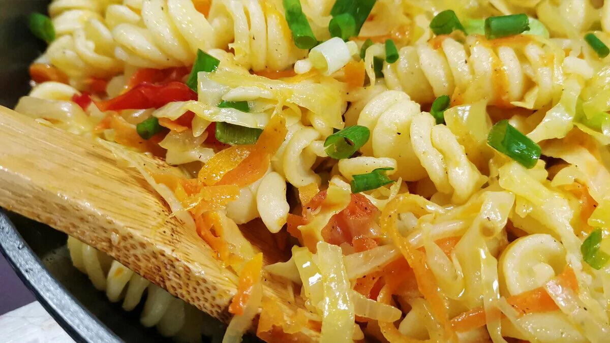 Макароны с жареной капустой рецепт с фото Капуста с макаронами. Простой рецепт для семейного ужина (вкусно как гарнир и ка