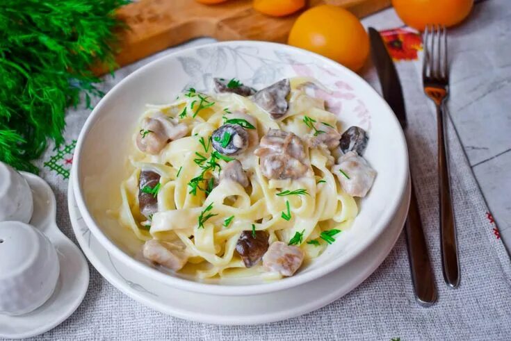 Макароны в сливочном соусе фото Паста фетучини курица с грибами в сливочном соусе рецепт фото пошагово и видео R