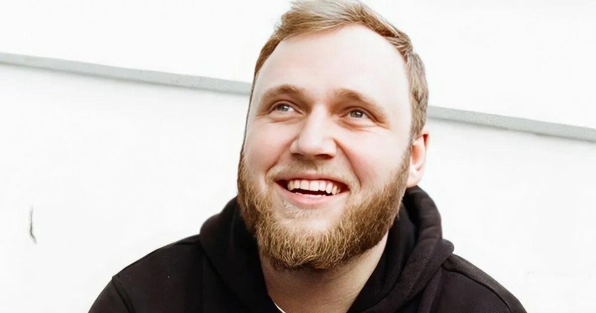 Макаров фото екатеринбург Комик Илья Макаров поддержал BetBoom Team перед матчем в плей-офф TI12