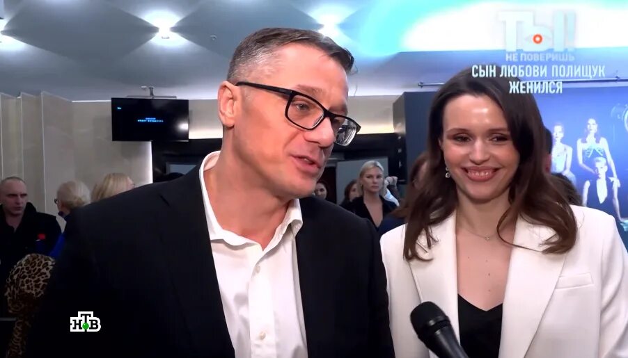 Макаров сейчас фото Сын Любови Полищук, актер Алексей Макаров, тайно женился в 51 год на стюардессе 