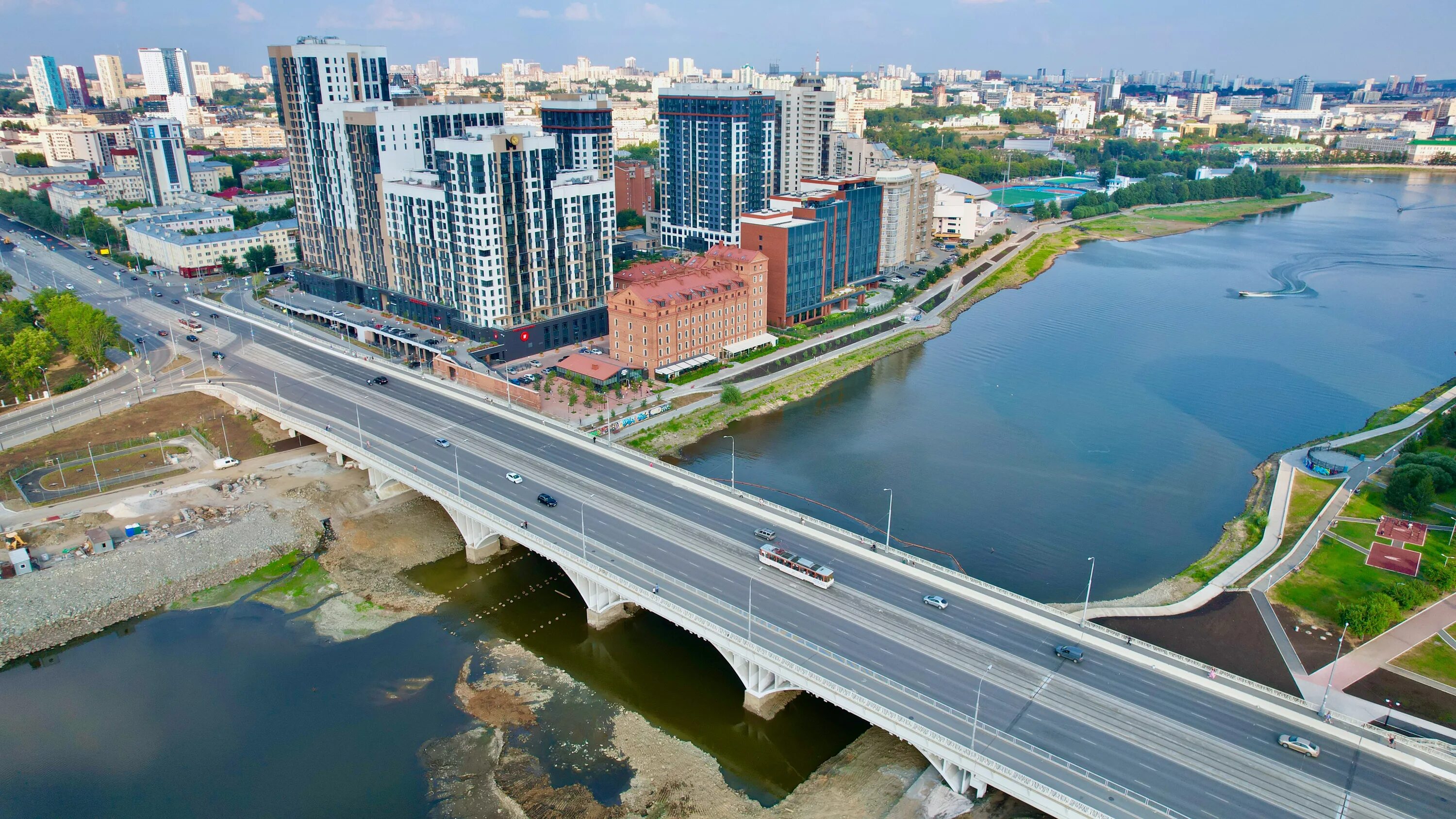 Макаровский екатеринбург ул челюскинцев фото File:Makarovsky bridge (August 2022) - 1.jpg - Wikimedia Commons