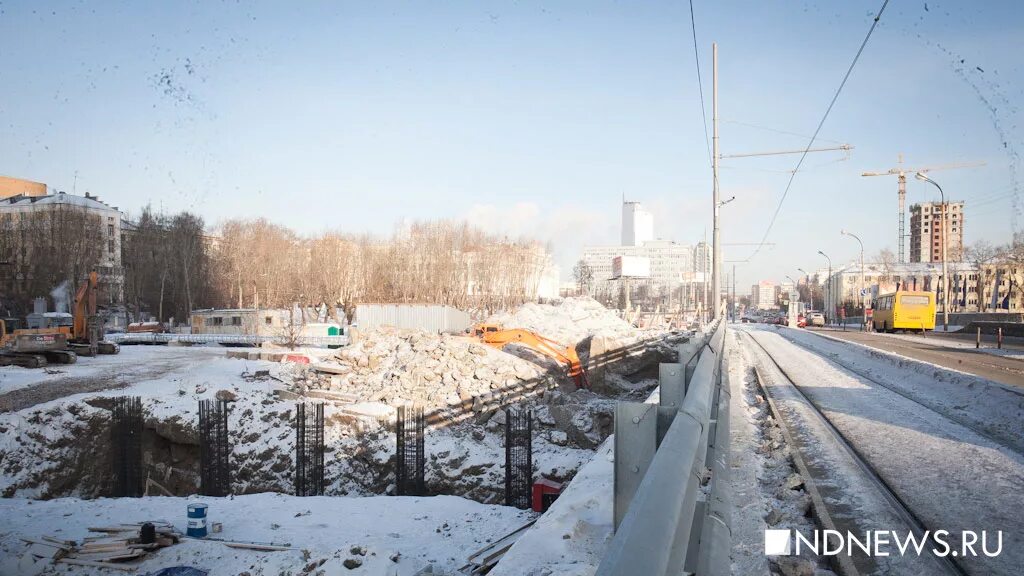 Макаровский екатеринбург ул челюскинцев фото Началось возведение опор для новой части Макаровского моста (ФОТО) / 12 января 2