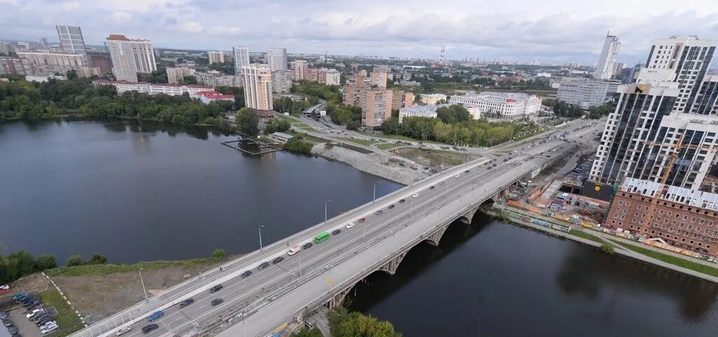 Макаровский мост екатеринбург фото Для автомобилистов Екатеринбурга грядущие выходные.. Областная газета (Свердловс