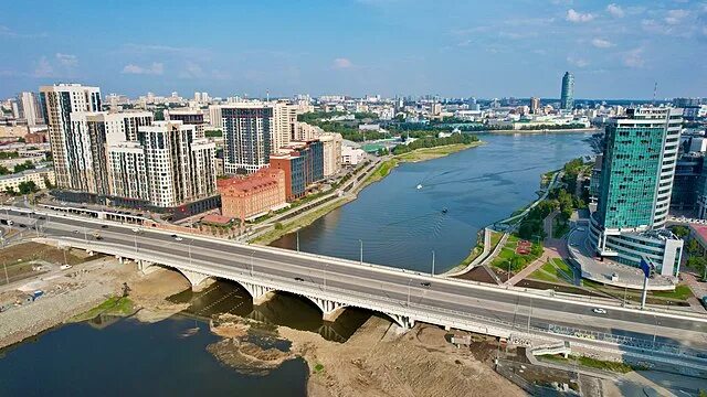 Макаровский мост екатеринбург фото Файл:Makarovsky bridge (August 2022) - 3.jpg - Википедия