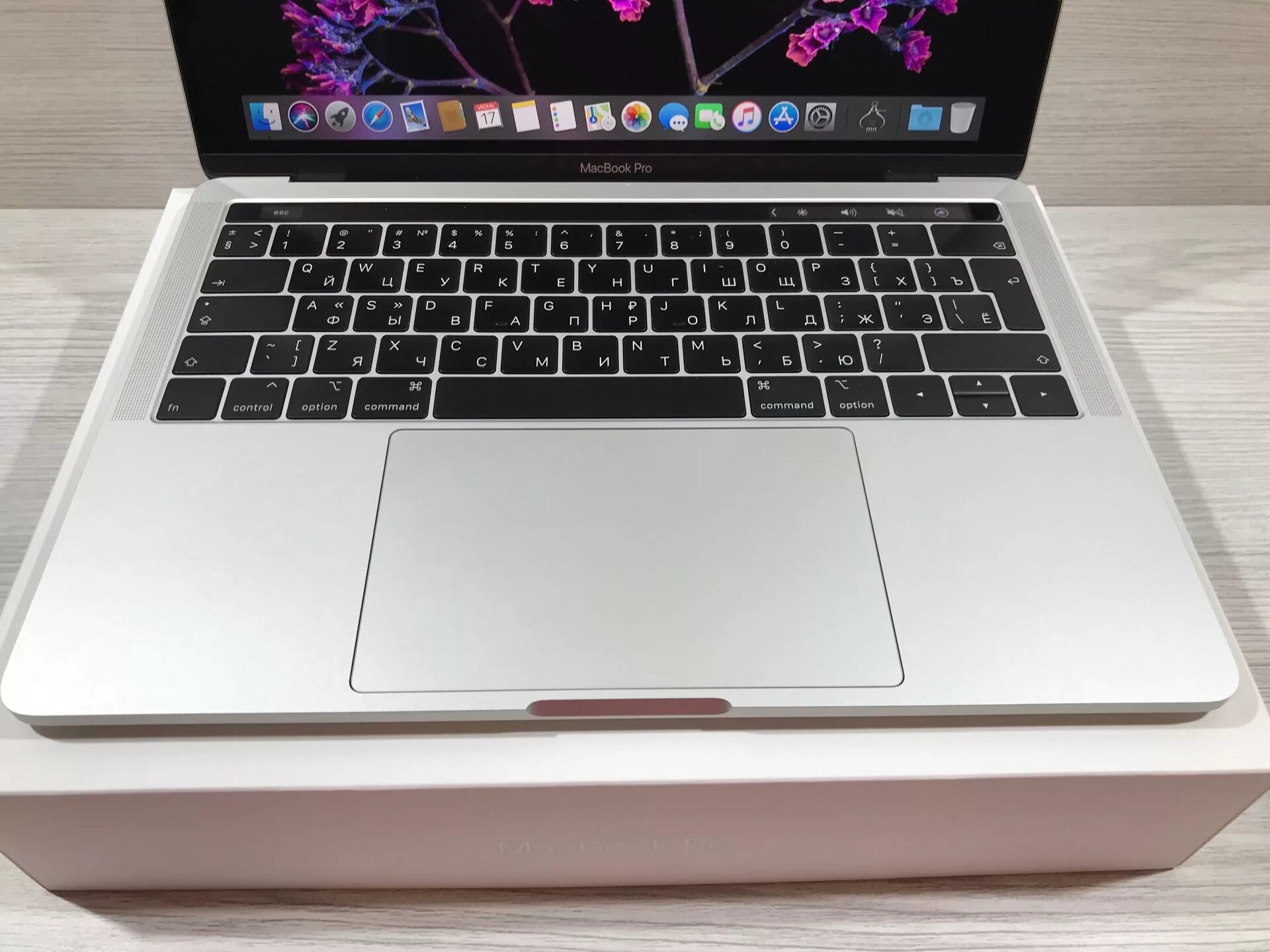 Макбук 13 фото купить MacBook Pro 13 2018 Touch Bar (i5/16Gb/1Tb) Sale Gadget