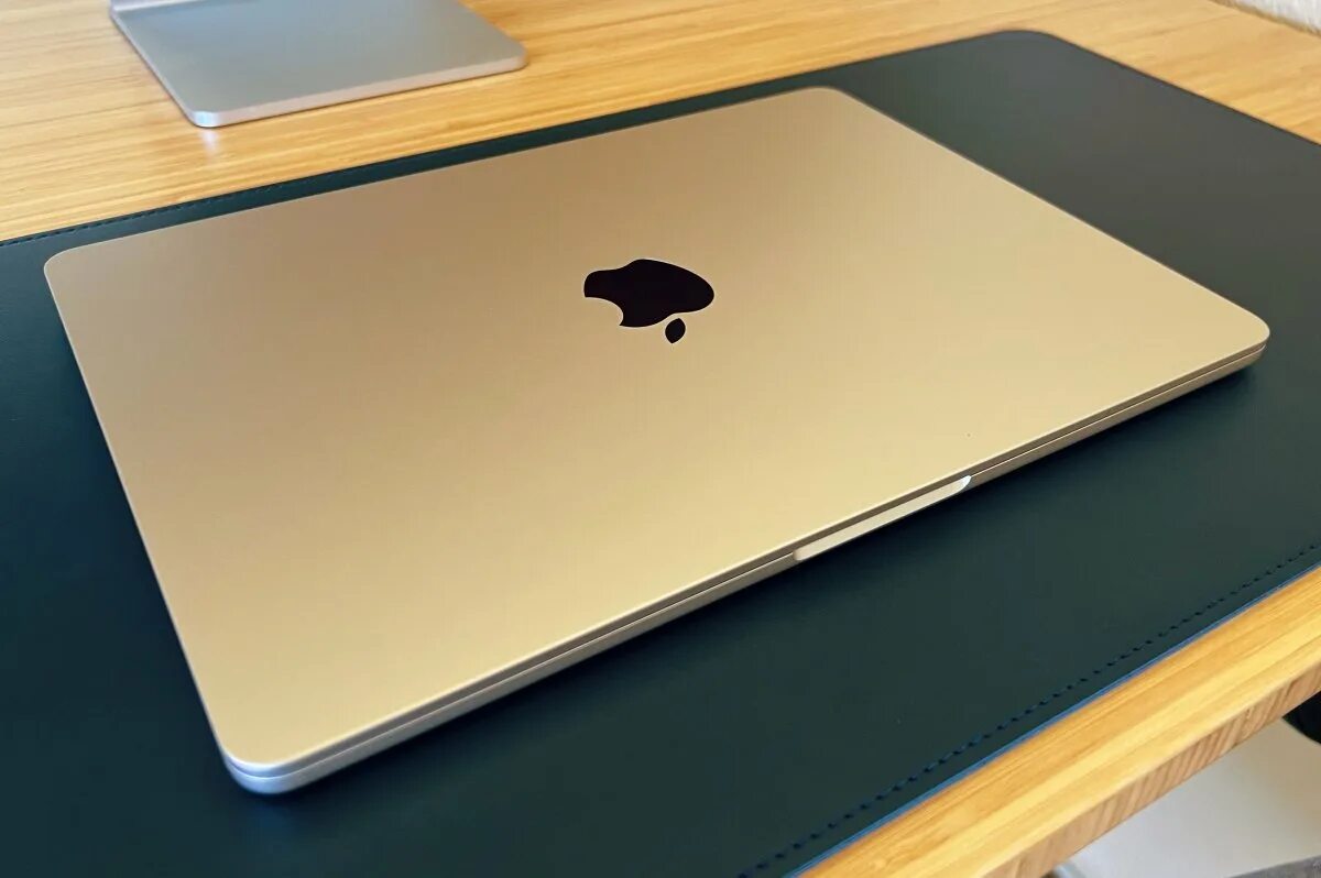 Макбук айфон фото New MacBook Air M2 Review: Pro Versus Air Is Less of a Debate Now - Newsweek
