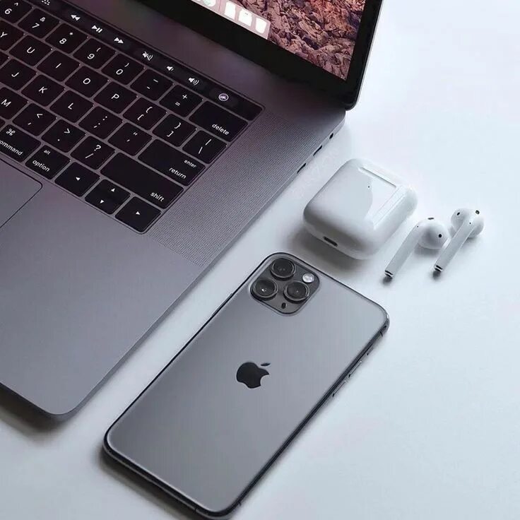 Макбук айфон фото Programmers Life & Workspaces on Instagram: "Do U like a triple camera, how it l