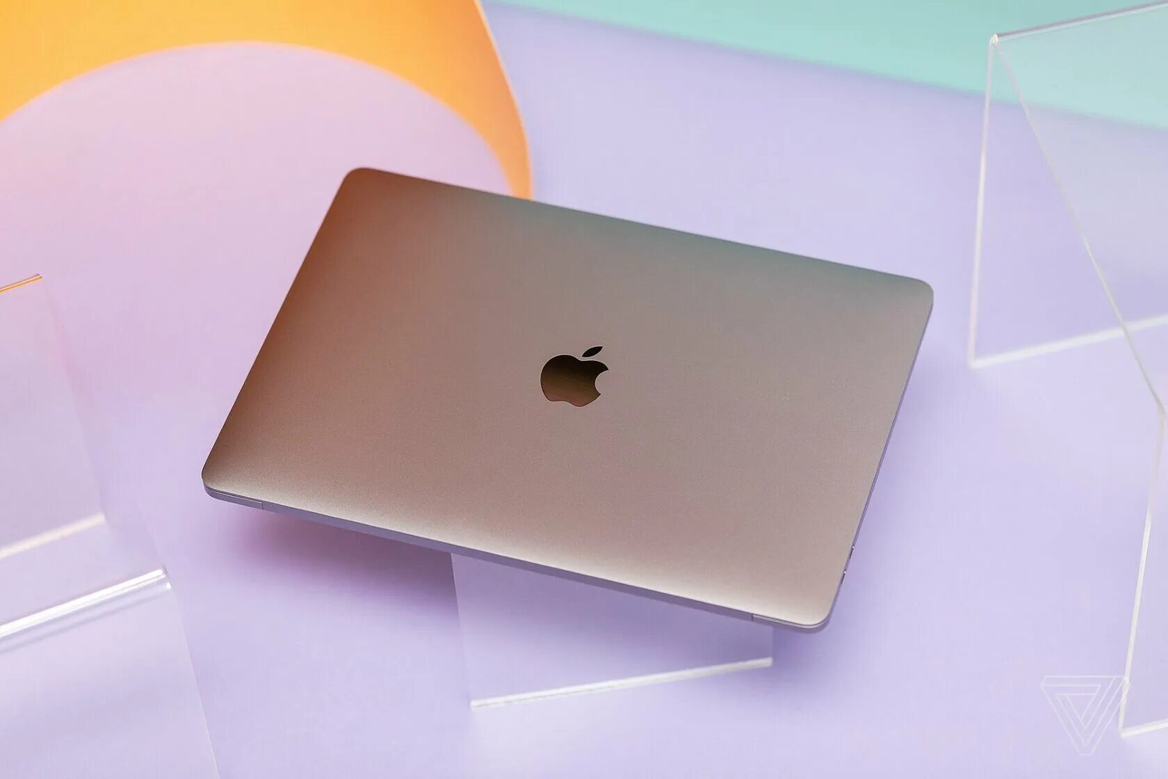 Макбук айфон фото Хороший выбор, если нет времени ждать: обзор MacBook Pro M2
