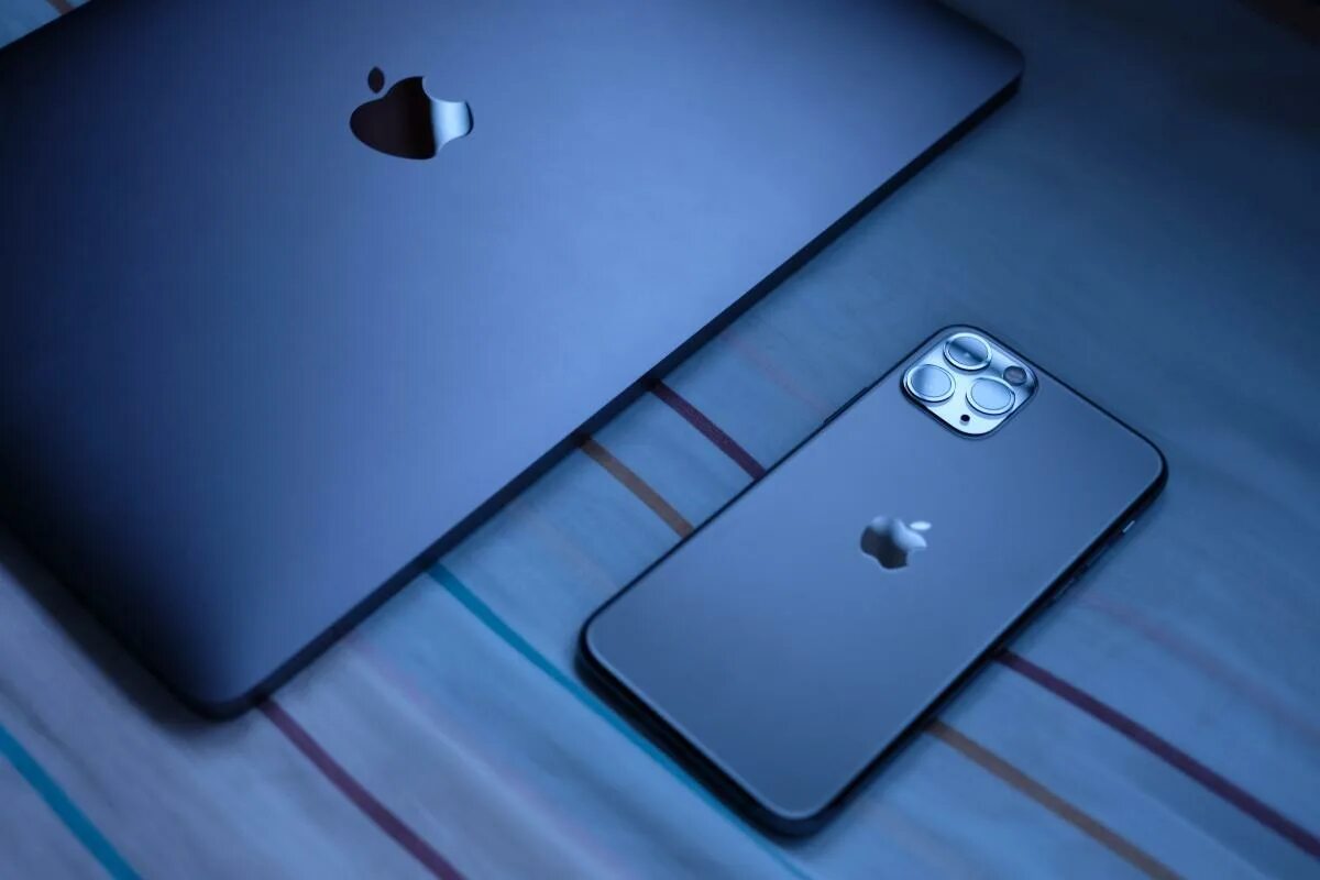 Макбук айфон фото Apple releases patches for major iOS and macOS security vulnerabilities