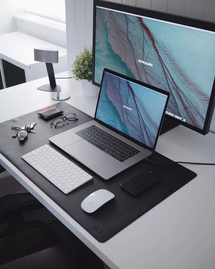 Макбук для дизайнера интерьера какой выбрать By @ultralinx #minimalsetups Disposition du bureau, Appartement bureau, Bureau