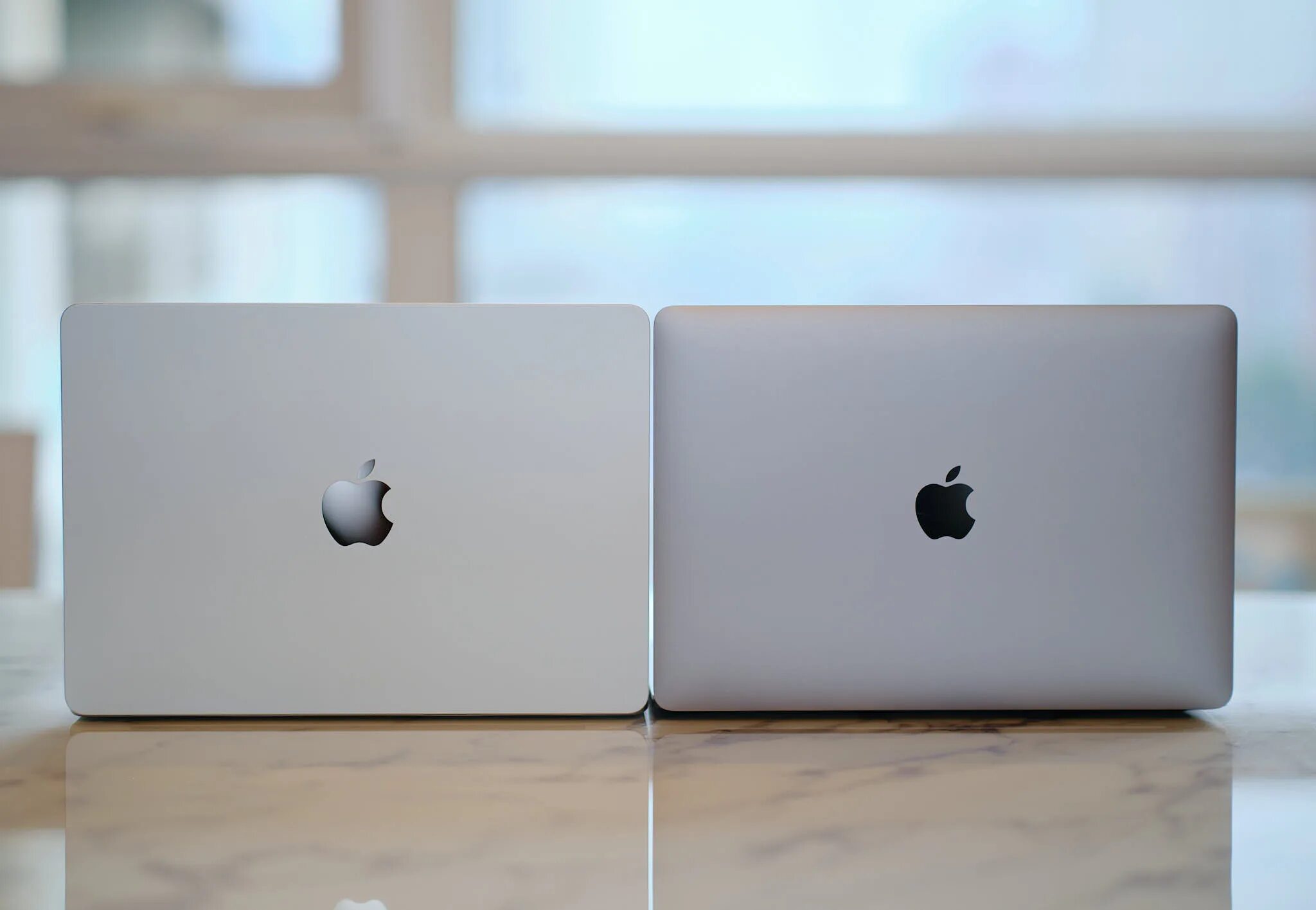 Макбук серый космос фото MacBook Air M2 Review for Travel Photography - fcracer.com