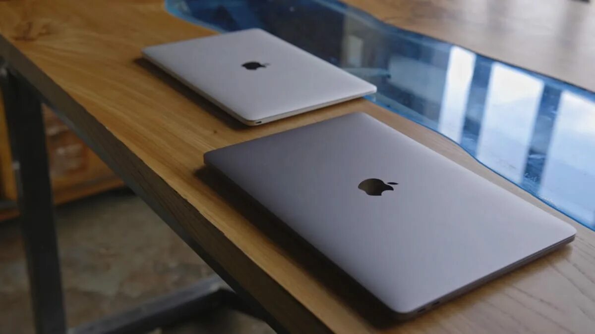 Макбук серый космос фото Клавиатура новых Apple MacBook перестанет залипать благодаря новой технологии