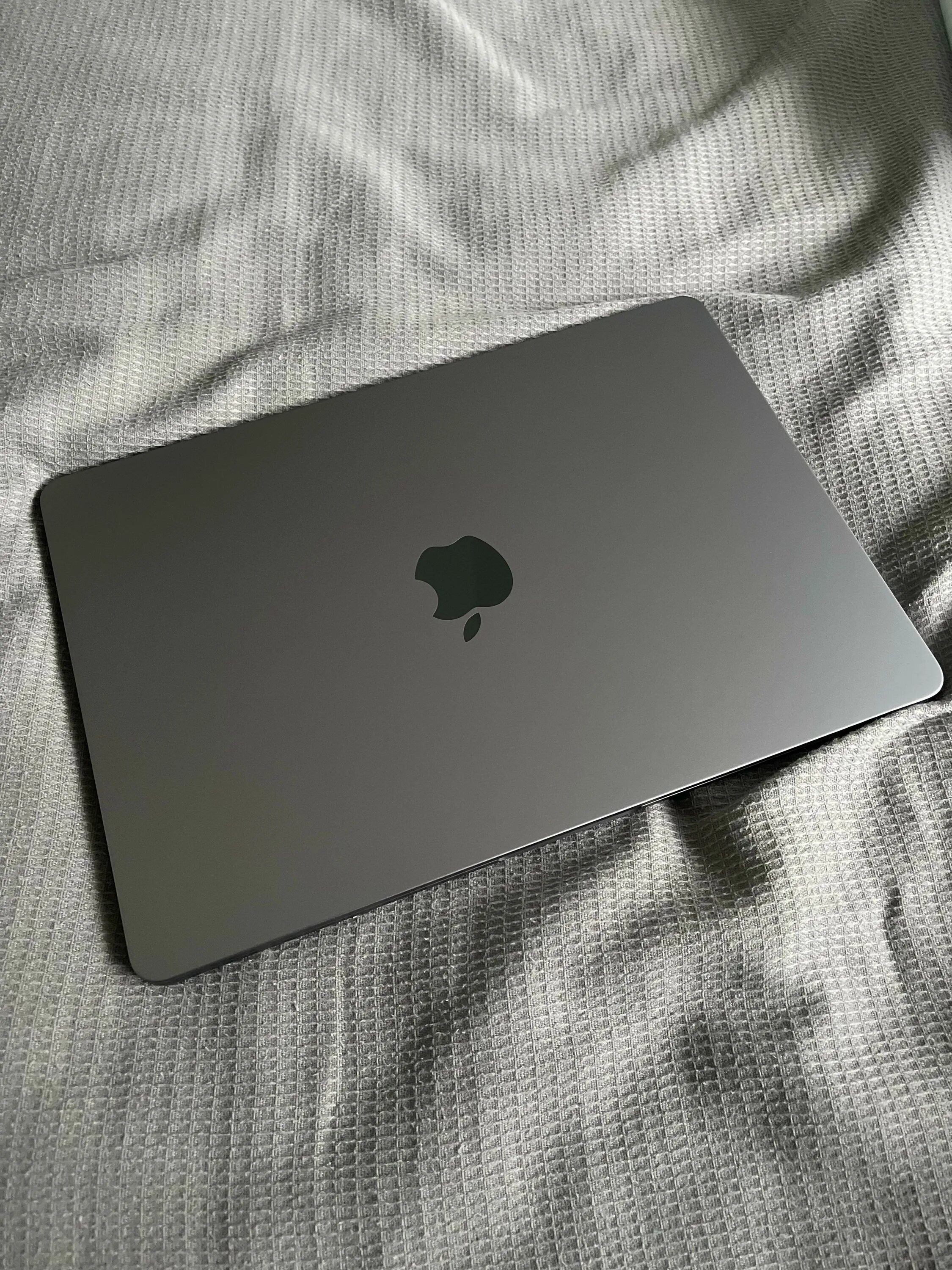 Макбук серый космос фото Air space grey