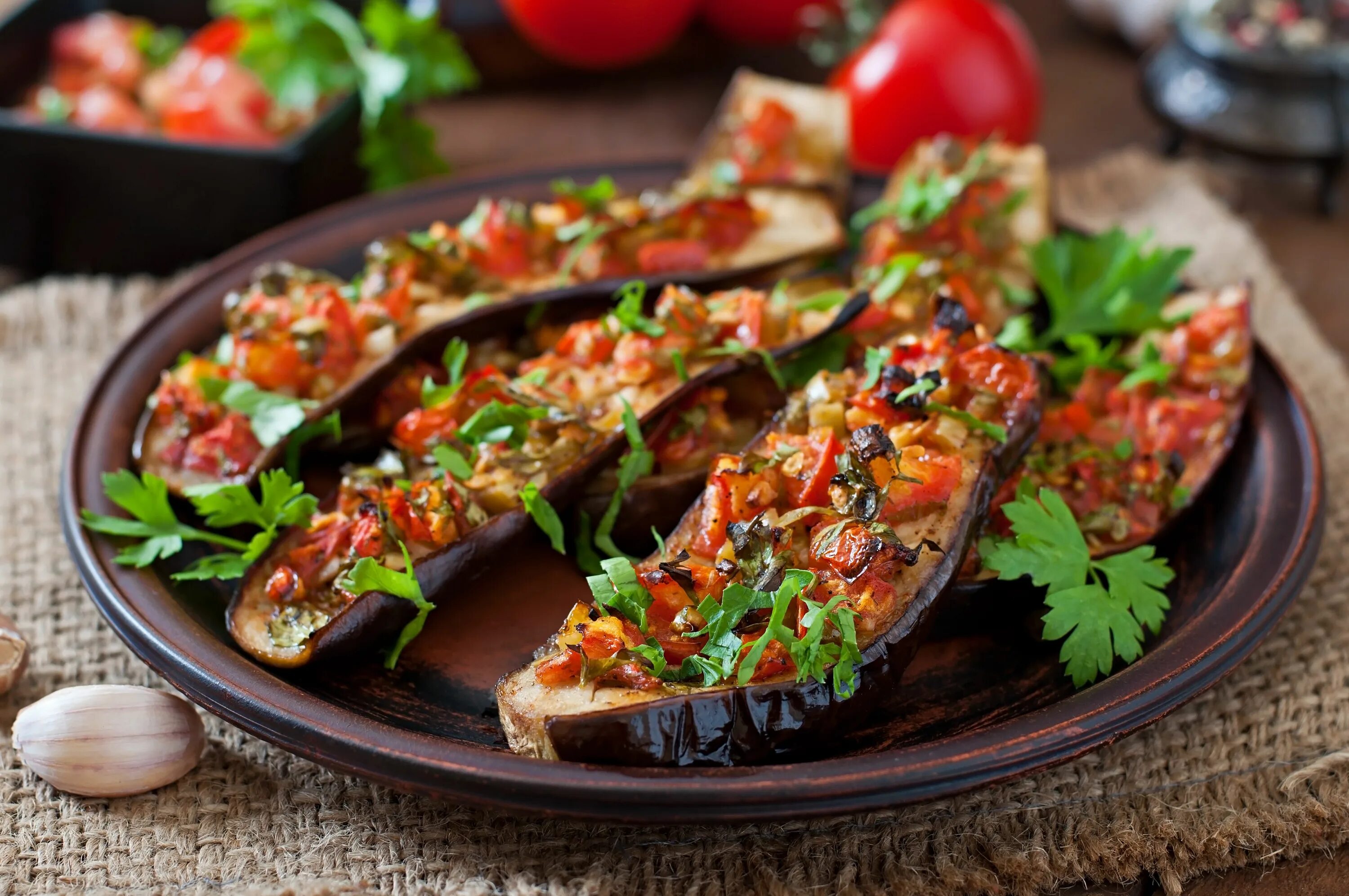 Макдус из баклажанов рецепт с фото Блюда из баклажанов: лодочки Recette aubergine, Recette croq kilos, Recettes de 