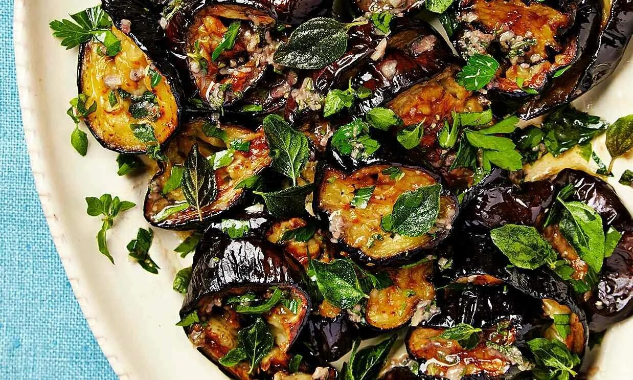 Макдус из баклажанов рецепт с фото Purple reign: Yotam Ottolenghi’s aubergine recipes Recipe Aubergine recipe, Otto