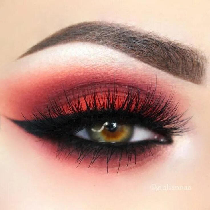 Макияж 1 глаза Halloween Eye Makeup Ideas To Try This Year Maquillaje de ojos rojos, Sombras de
