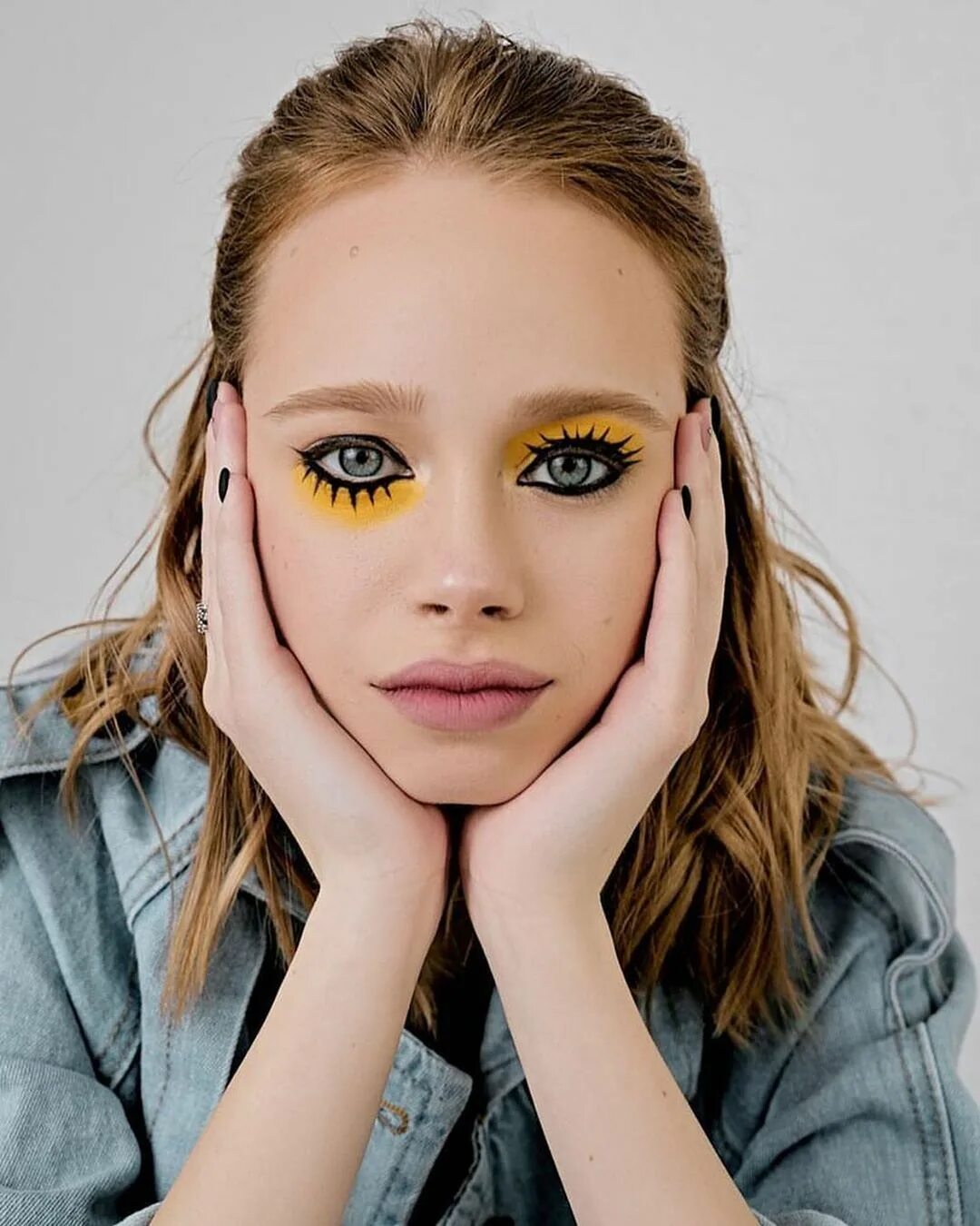 Макияж 13 14 лет Model Malay on Instagram: "Our shooting with @twinslol is always spontaneous. We