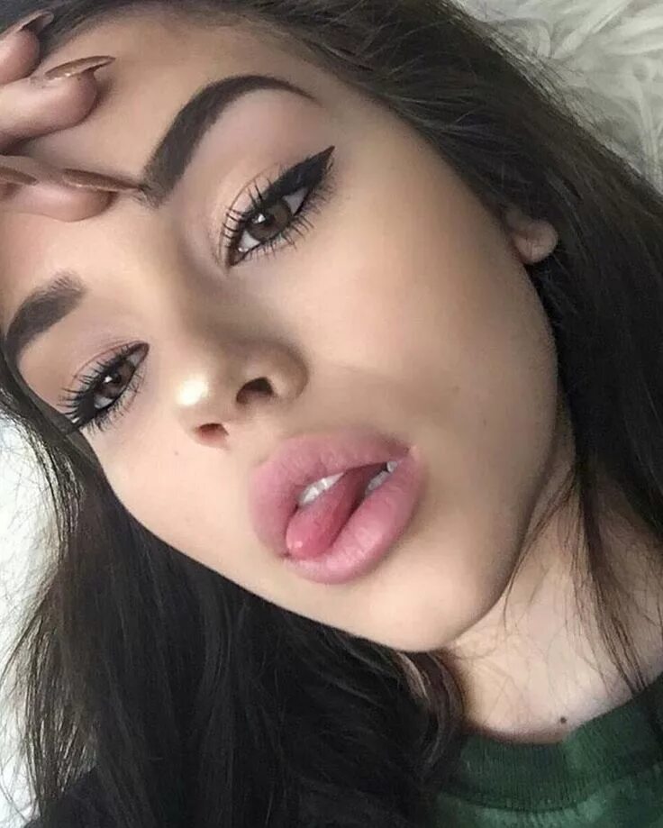 Макияж 18 лет Pin on can we just take a moment..... Celebrity makeup, Maggie lindemann, Beauti
