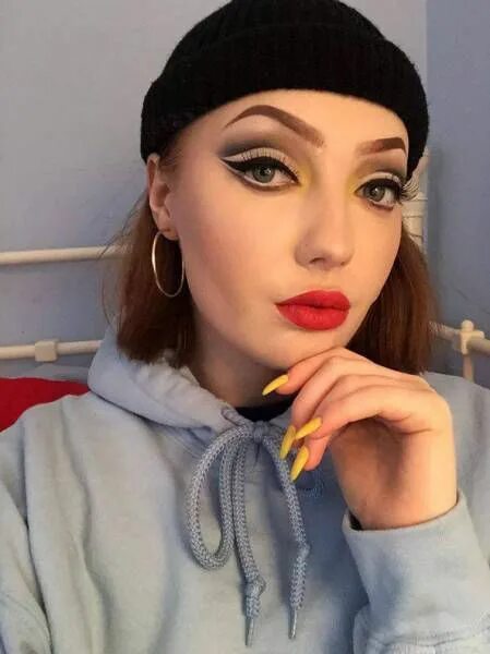 Макияж 19 года Shocking before and after makeup results from a 19-year-old Bright makeup, Makeu