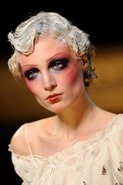 Макияж 1900 годов John_galliano_runway_paris_fashion_week_spring_eqob7eoqx_pl_large Подиумный маки