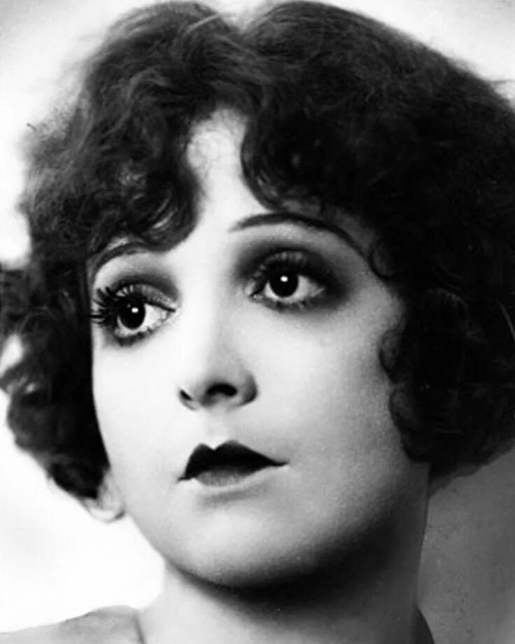Макияж 1910 х годов АКТРИСЫ НЕМОГО КИНО Dark eye makeup, Vintage makeup, 1920s makeup