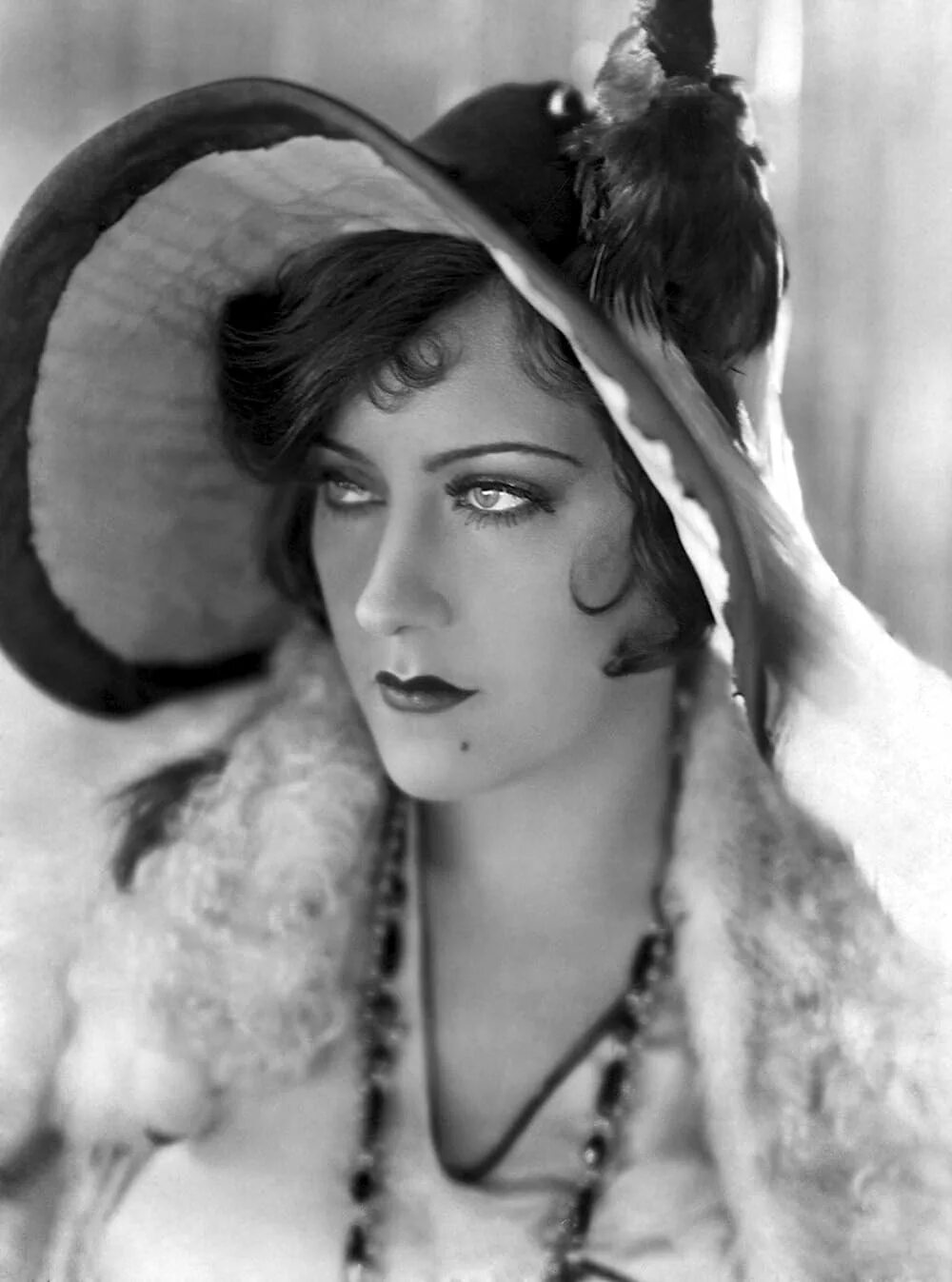 Макияж 1910 х годов Gloria Swanson