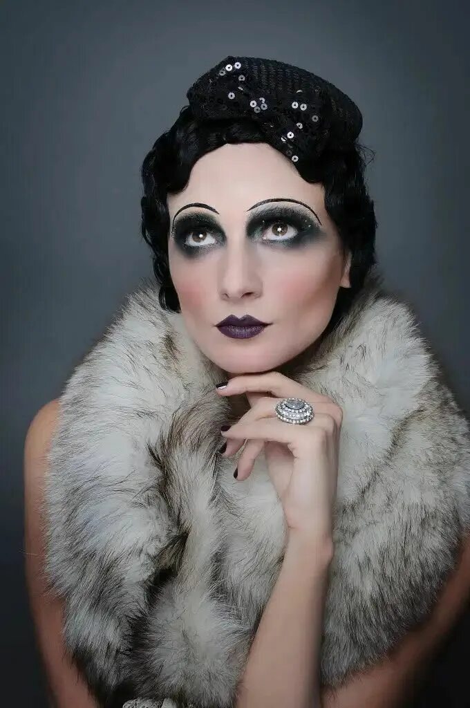 Макияж 20 From a 1920s Makeup Look, To Trendy Dark Lipstick 1920s makeup look, Vintage mak