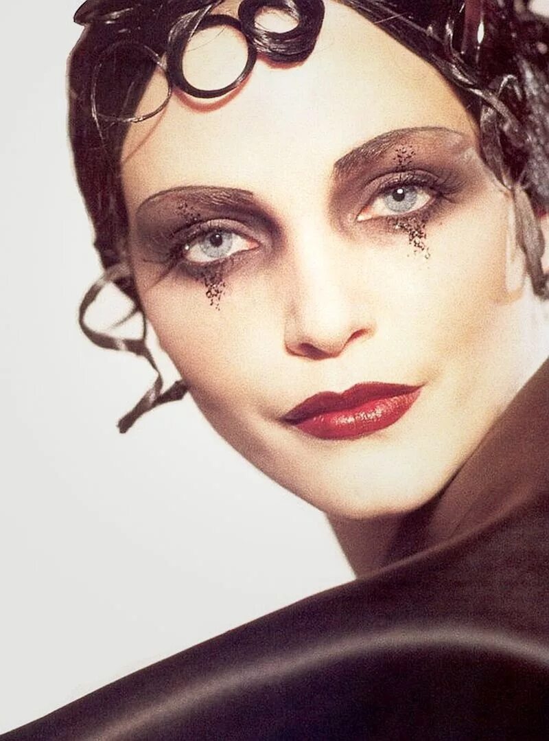 Макияж 20 годов 20 века runway shows of the 1990s 20s makeup, Vintage makeup, Makeup