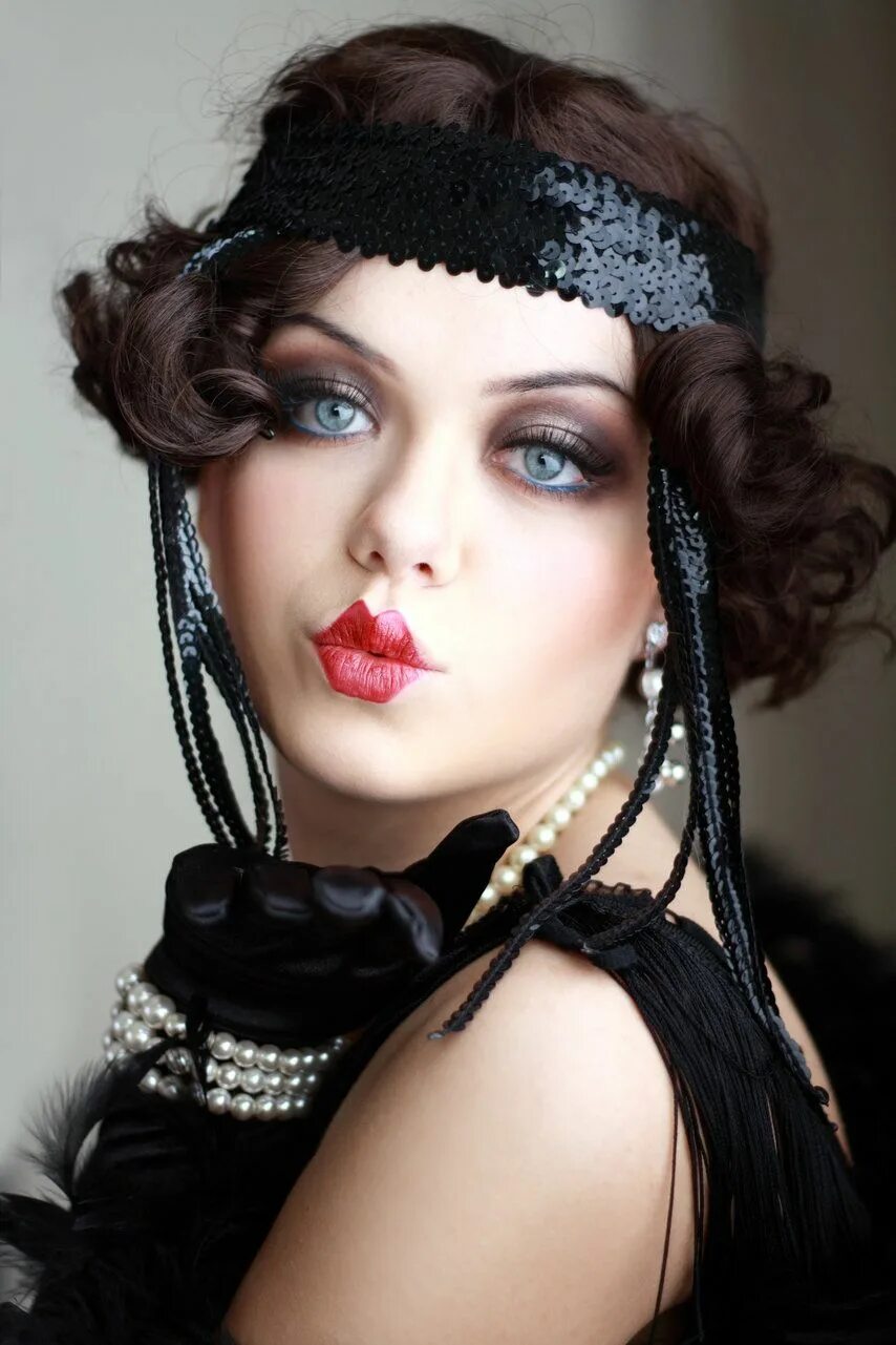 Макияж 20 годов прошлого века Dressed like the 20s Womens hairstyles, Sophisticated hairstyles, Fashion makeup