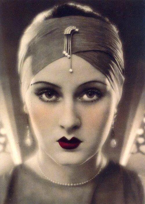 Макияж 20 века warpaintpeggy: Tinted postcard, French, c. 1930 in 2019 Vintage makeup, Vintage 