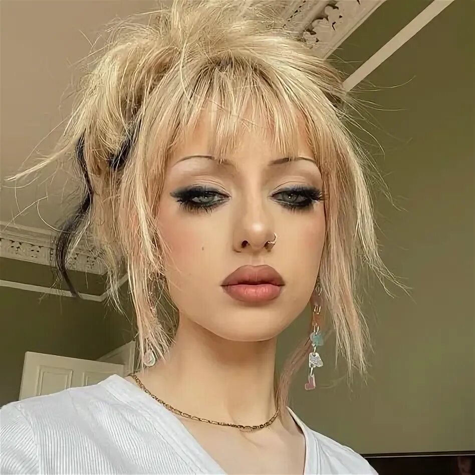 Макияж 2000 10 популярных идей на тему "2000s grunge makeup" для вдохновения