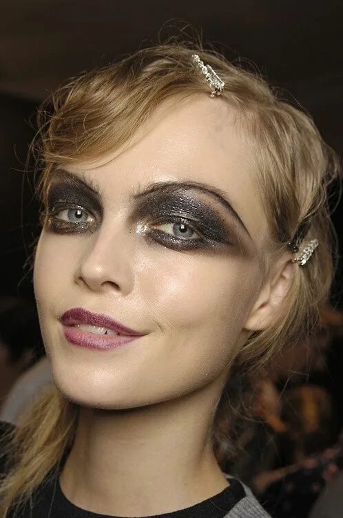 Макияж 2000 годов Siri Tollerod High fashion makeup, Runway beauty, Fashion makeup