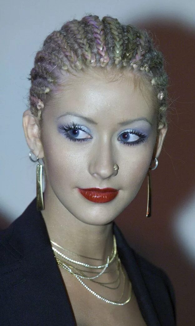Макияж 2000 годов Blue eyeshadow went perfectly with every single outfit. 90s makeup look, 90s mak