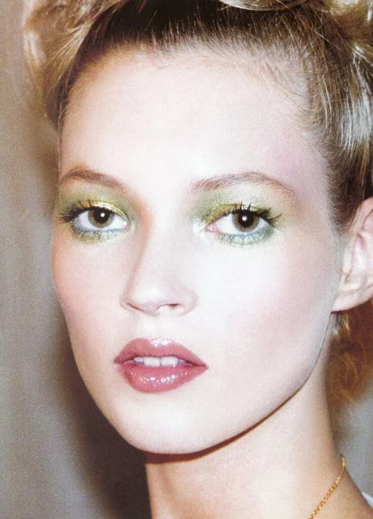 Макияж 2000 годов KATE MOSS 1990s makeup, Eye makeup, 1990s makeup grunge