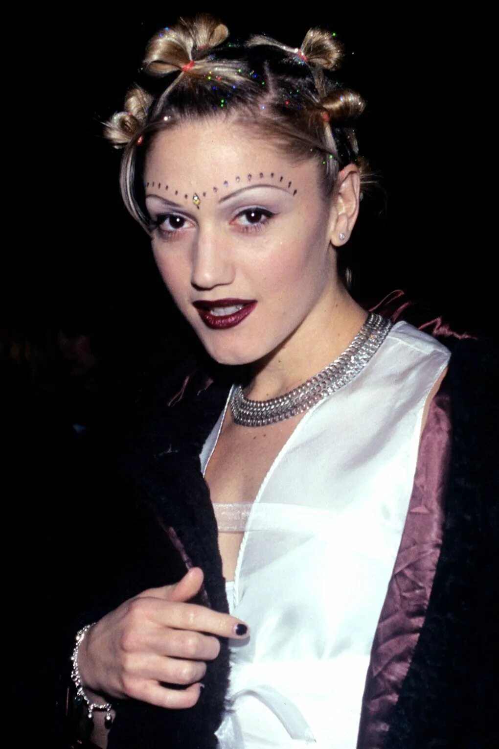 Макияж 2000х годов On Beauty: Gwen Stefani Hair clips 90s, 90s hairstyles, Gwen stefani 90s