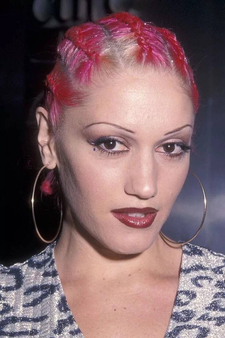 Макияж 2000х годов Pin by Nish Sosa on $IDGPEFT$ 00s makeup, White eyeshadow, Early 2000s makeup