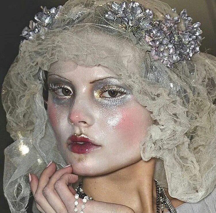 Макияж 2003 года inst:godzdntdie Makeup, Makeup designs, Nose ring